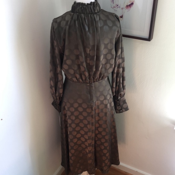 Beautiful olive green with circle details dress - Picture 5 of 11